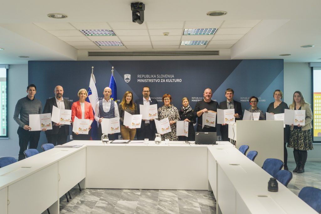 Podelitev nazivov Branju prijazna občina 2023 - predstavniki občin, ki so podaljšale naziv
