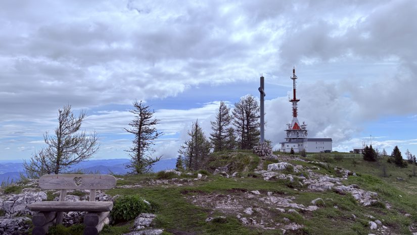 Odprtje najvišjega knjižničnega izposojevališča na Uršlji gori